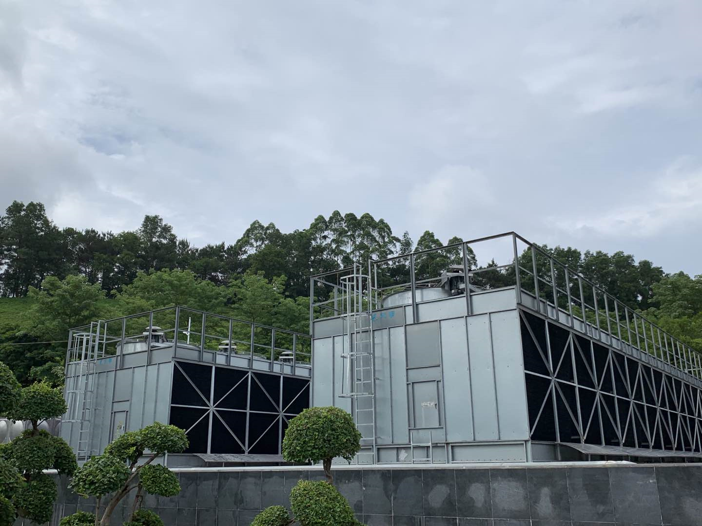 不銹鋼冷卻塔降低噪聲方案(浙江冷卻塔噪聲解決方案)