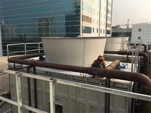 四個處理玻璃鋼冷卻塔內壁防腐的步驟。